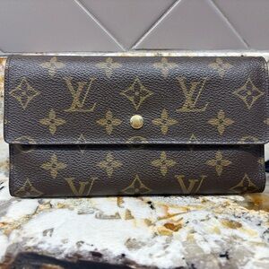 Louis Vuitton Monogram Sarah Wallet -NEW!